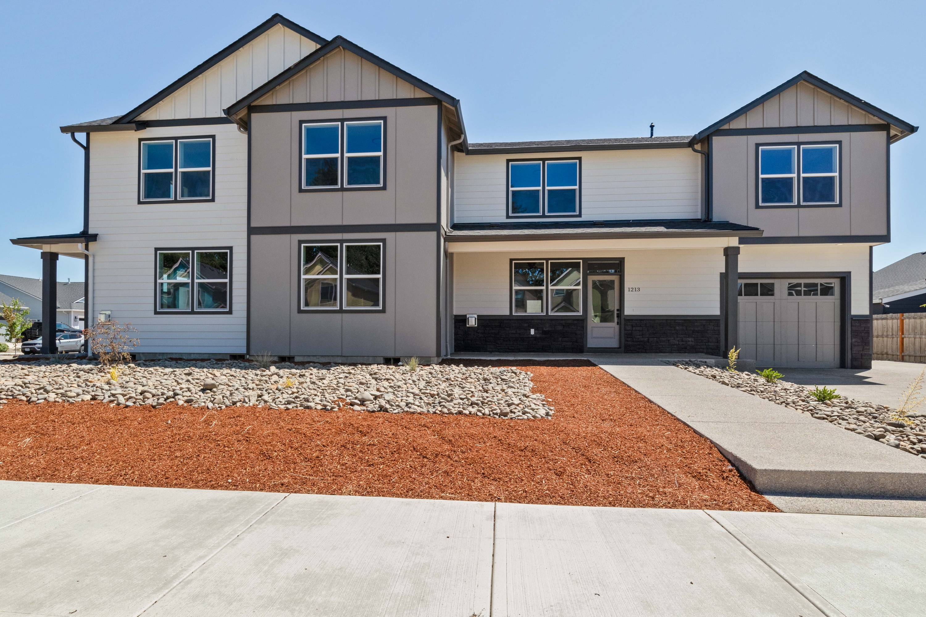 KE15-2- 1213 South 11th Street. Independence, OR 97351 - 1