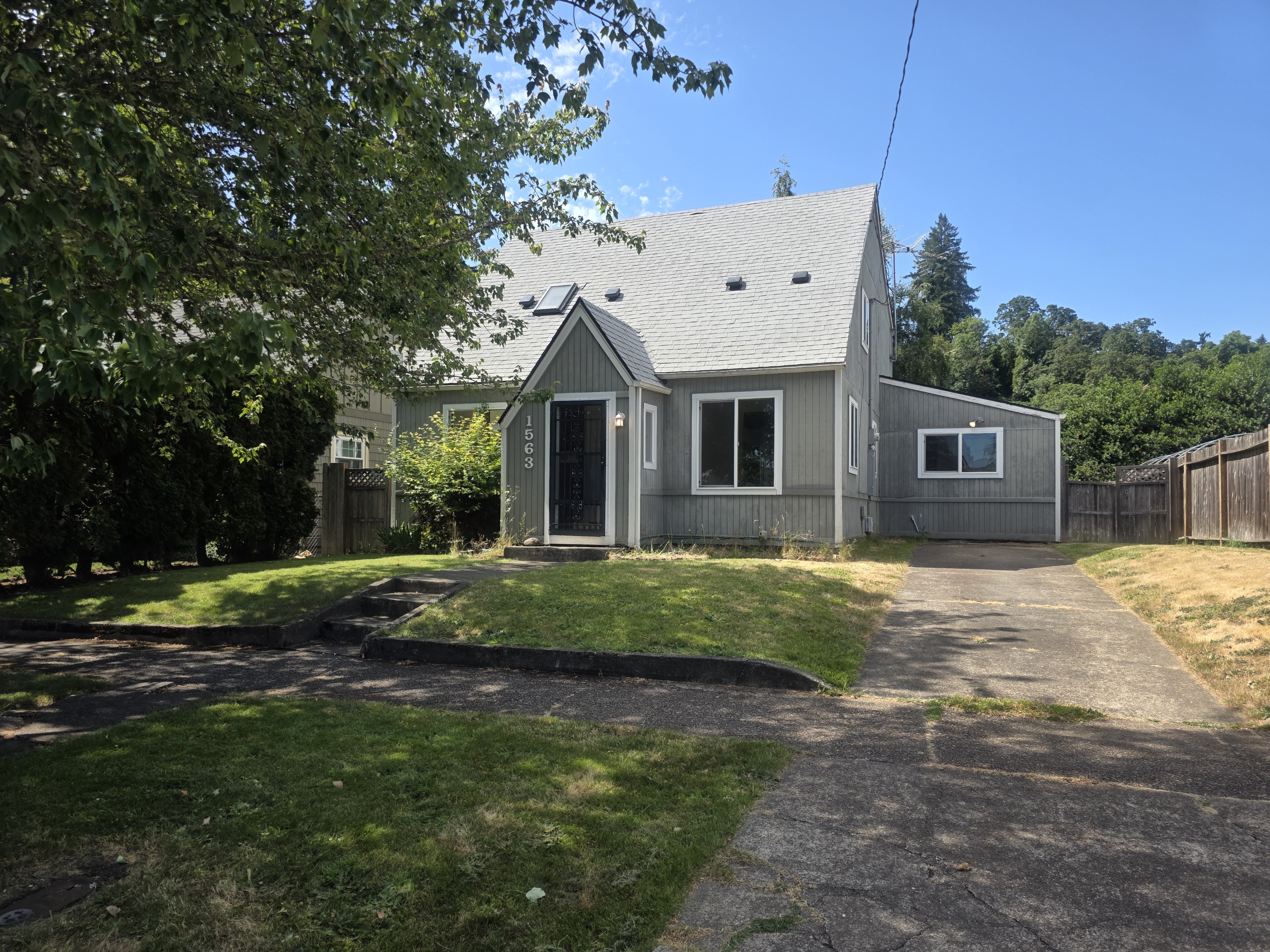 MHH10-2- 1563 Sixth St NE Salem, OR 97304
